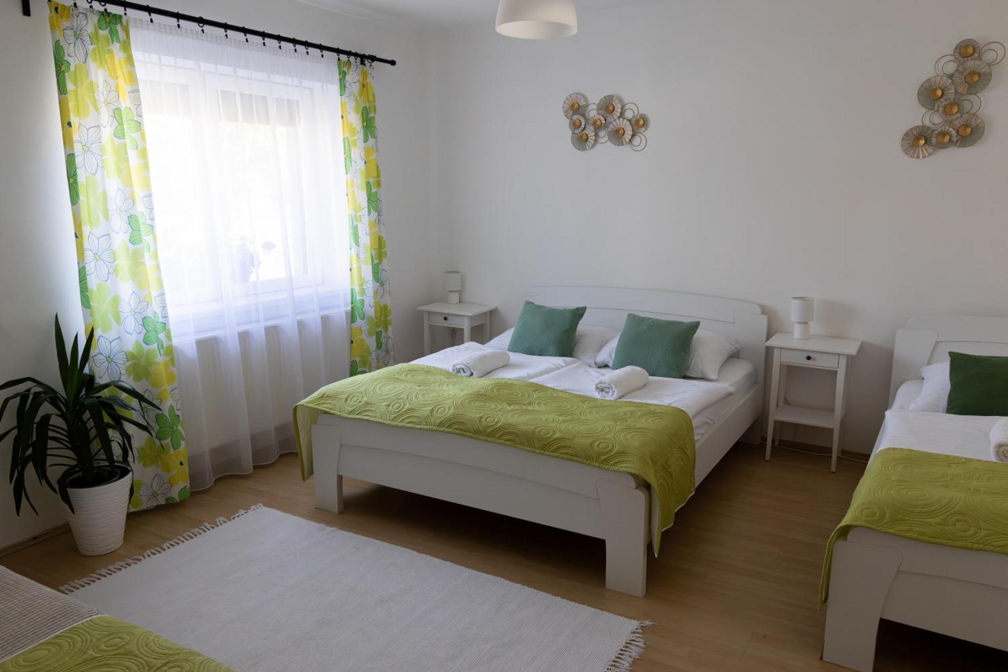 Kincso Vendeghaz Apartment Sarospatak Exterior photo